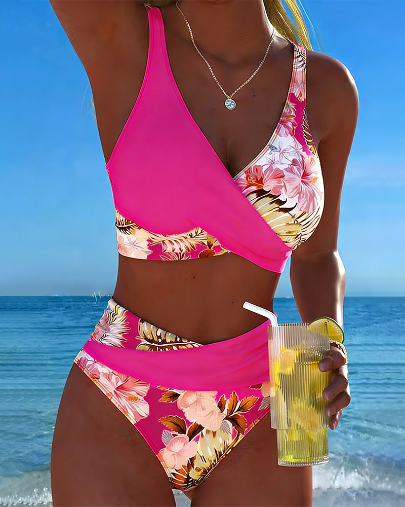 Bikini sa kontrastnim cvjetnim uzorkom i prorezom