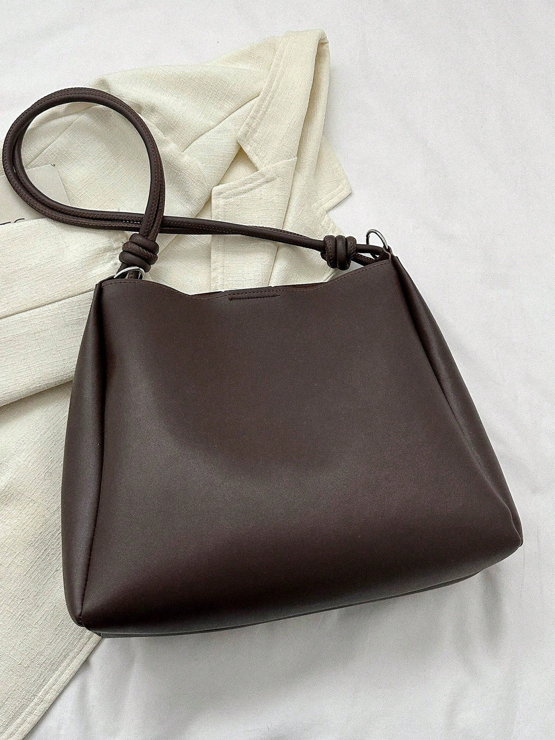 Tote torba sa nabiranjem kao detalj