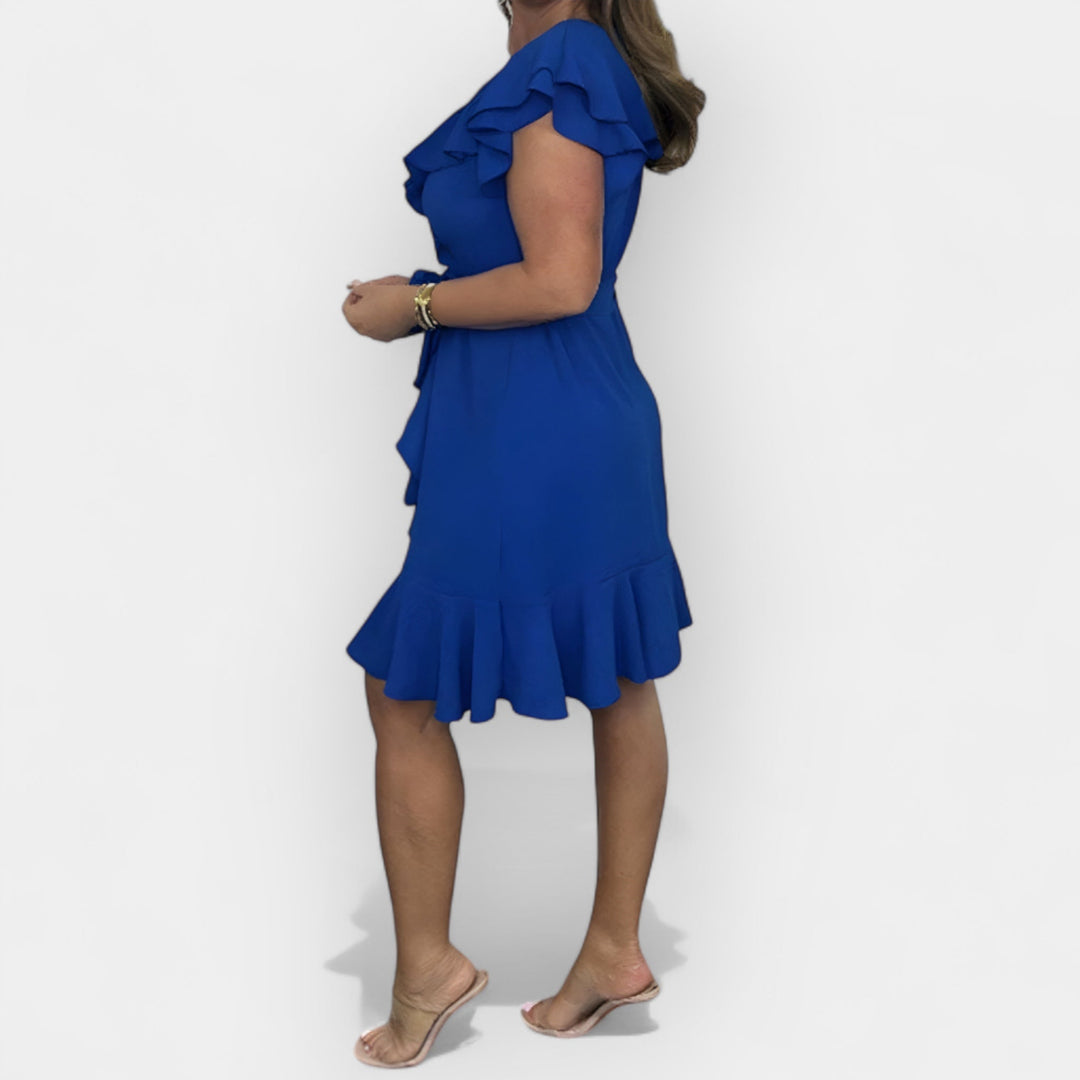 Elegantna Haljina Sa Ženskom Siluetom