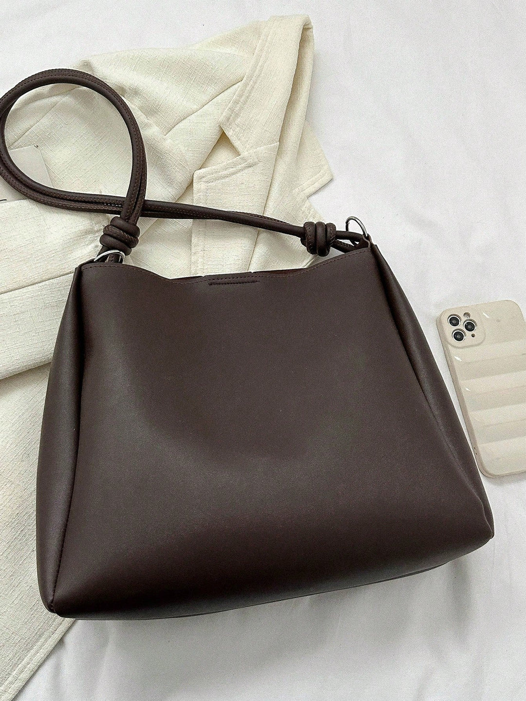 Tote torba sa nabiranjem kao detalj