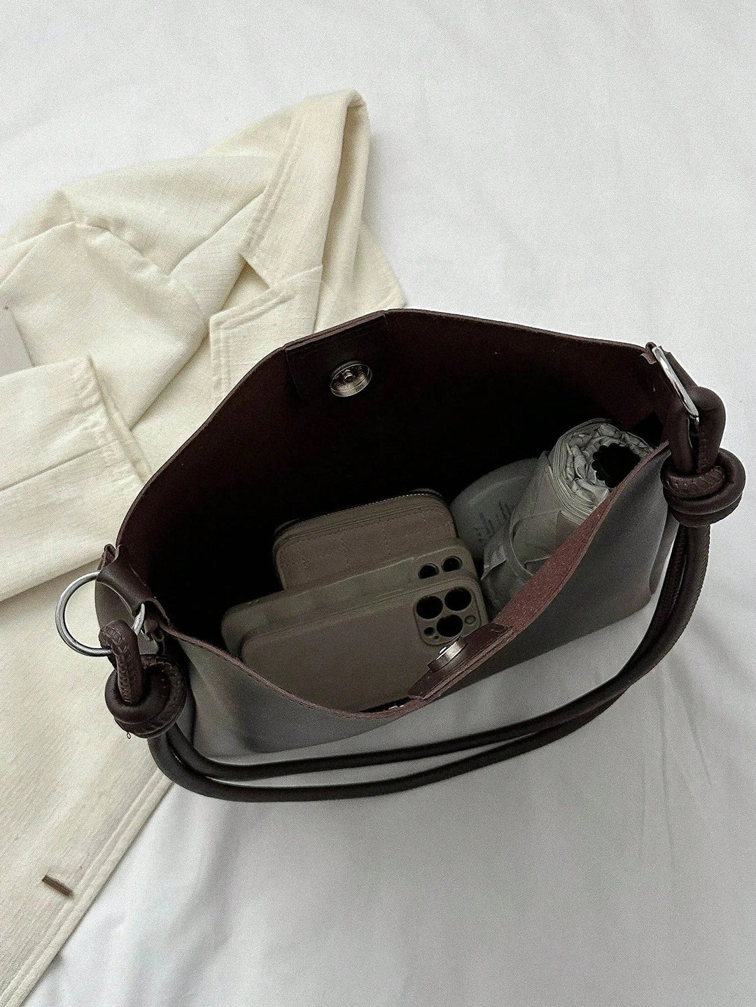 Tote torba sa nabiranjem kao detalj