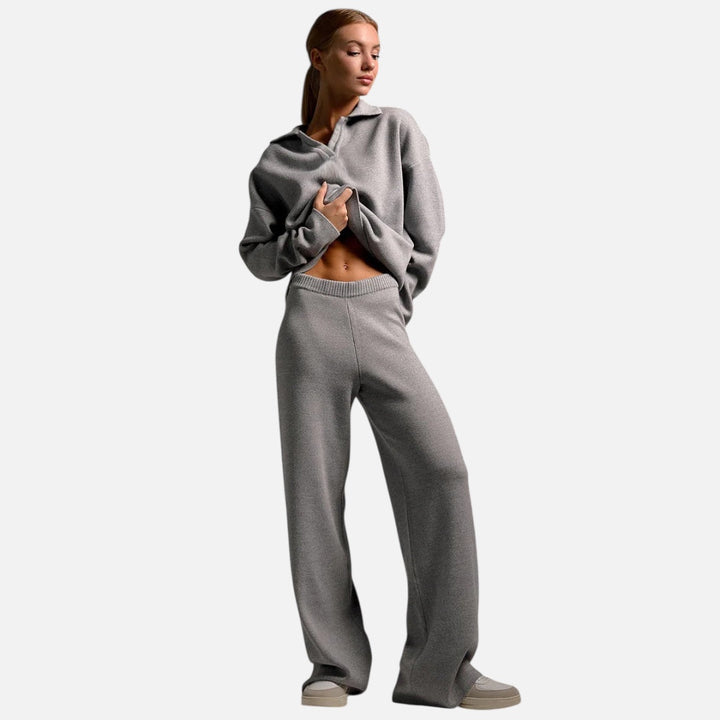 Helen - Ženski set širokih pantalona i pletenog polo majice.