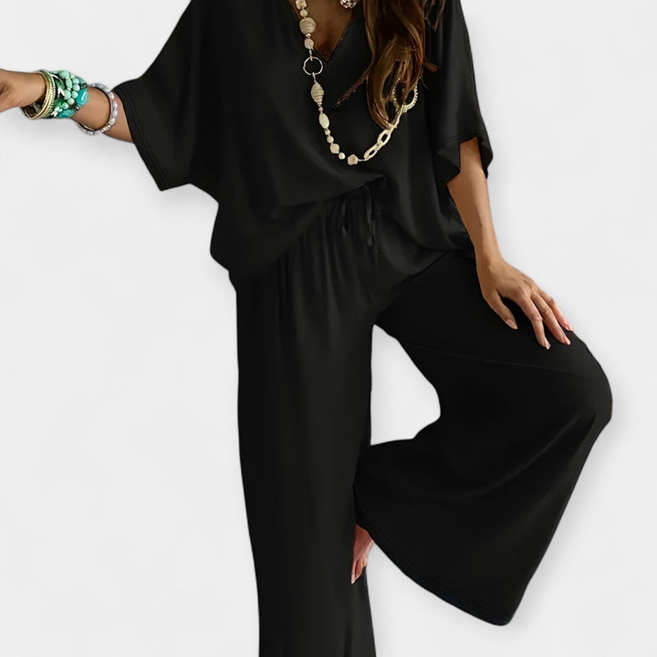 Lagani Set sa Širokim Pantalonama i Ležernom Bluzom